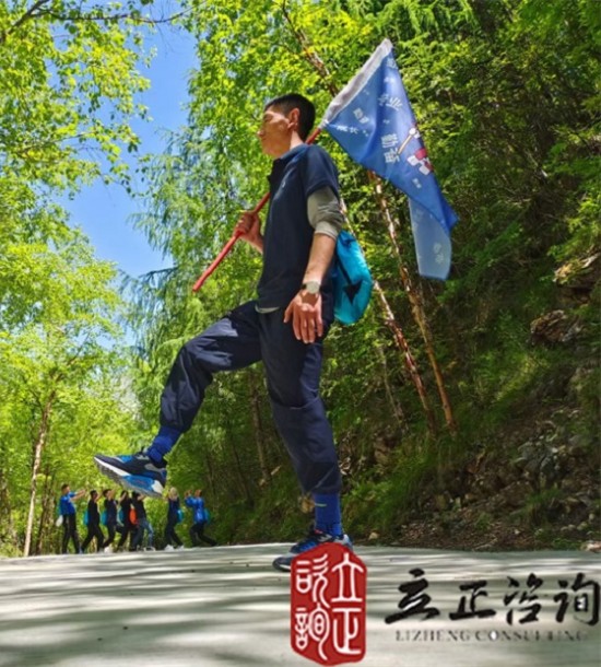 培訓(xùn)快訊培訓(xùn)時(shí)間：2021年6月4-6日培訓(xùn)地點(diǎn):宕昌培訓(xùn)單位:**啤酒甘新營(yíng)銷中心培訓(xùn)課程:官鵝溝、鵝嫚溝徒步團(tuán)建